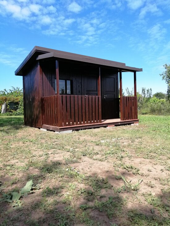 Noliktavas tipa dārza māja ar terasi, 4x1,8m plus terase 4x1,2m