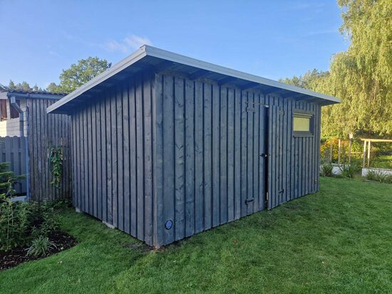 Saimniecības ēka 3mx5.50m arPVC veramu logu